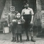 Kurt Auerbach mit den Nachbarkindern