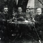 Kartenspieler im Garten der Gaststätte Stumpe 1905