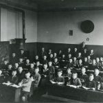 1929 Schule am Baßfeld mit Lehrer Diegelmann